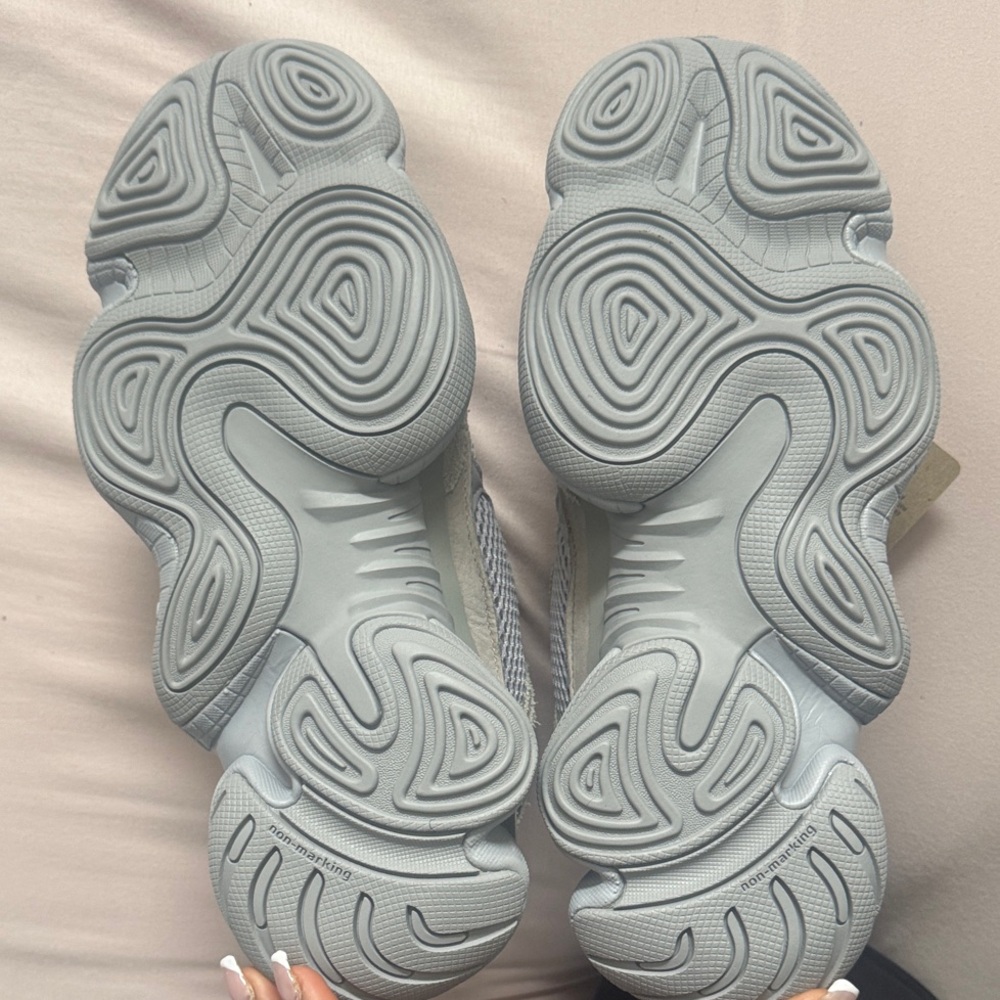 Yeezy 500 - Picture 5 of 6